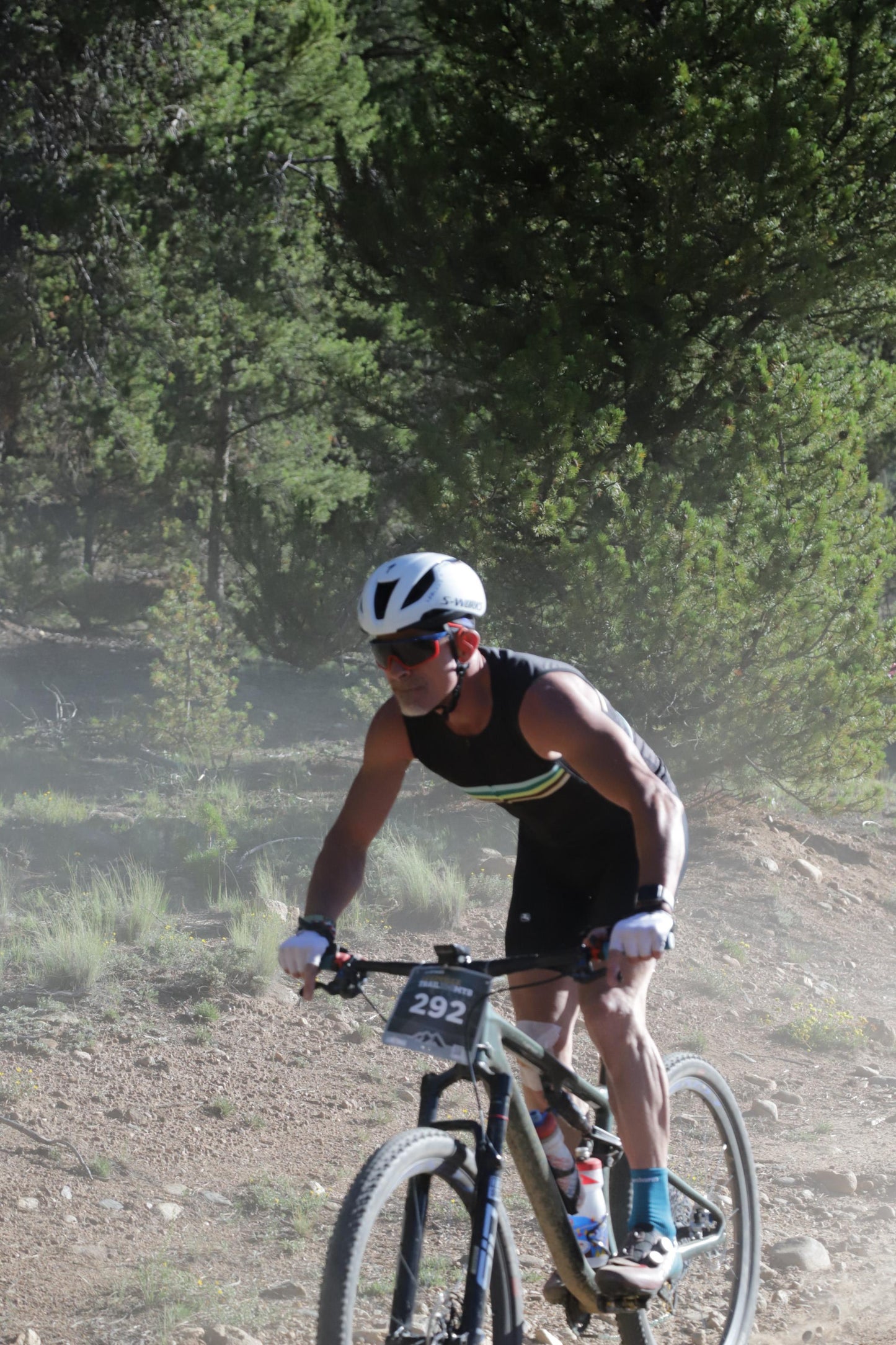 Sleeveless Cycling Jersey in black with stripes